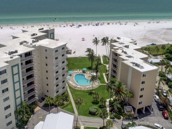 On Beach Siesta Key Vacation Condo Two Bedrolom Sleeps 8